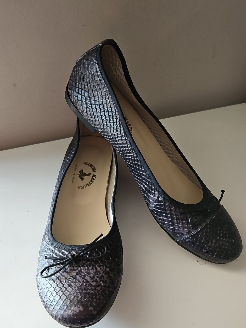 NWOT MIMOSA MARTINEZ ITALY GRAY/BLACK SNAKESKIN EMBOSSED FLATS SZ 40/ 9-9.5